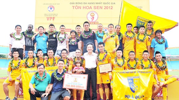 vu-ha-noi-ban-suat-vleague-bau-hien-toa-son-quan-ho-dau