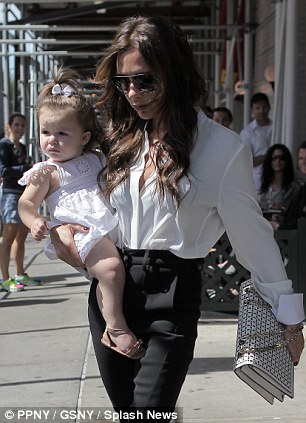 harper-cung-me-victoria-beckham-du-tuan-le-thoi-trang-new-york