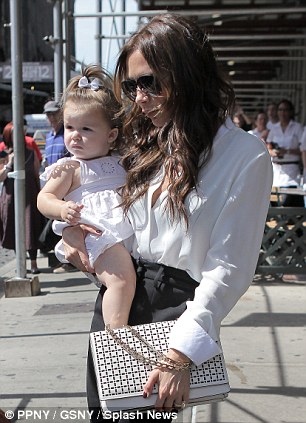 harper-cung-me-victoria-beckham-du-tuan-le-thoi-trang-new-york