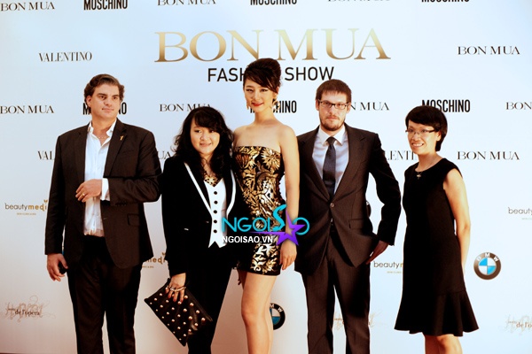 tra-my-noi-bat-tai-fashion-show-bon-mua