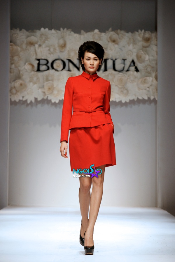 tra-my-noi-bat-tai-fashion-show-bon-mua