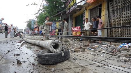 hung-yen-xe-o-to-lam-loan-tren-duong-3-nguoi-tu-vong