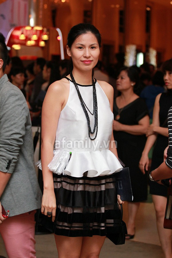 nhung-quy-co-dep-tai-elle-show-thudong-20122013