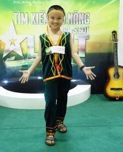 nhieu-thi-sinh-nhi-tham-gia-vns-got-talent-2012