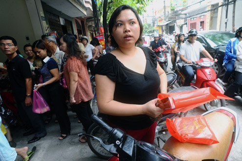 xep-hang-mua-banh-trung-thu-nhu-thoi-bao-cap