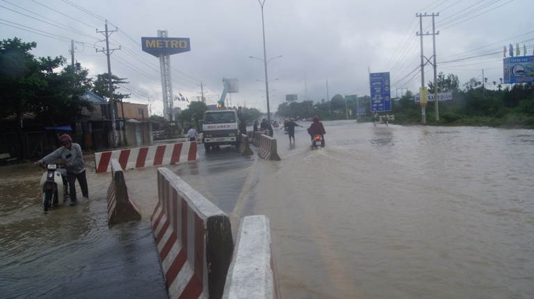 binh-duong-nhieu-tuyen-pho-chim-trong-bien-nuoc