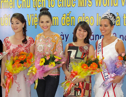 diem-huong-cung-mrsworld-trao-qua-tu-thien