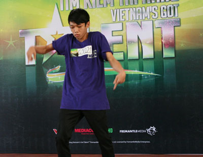 vns-got-talent-2012-co-ban-sao-taylor-swift