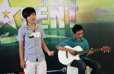 vns-got-talent-2012-co-ban-sao-taylor-swift