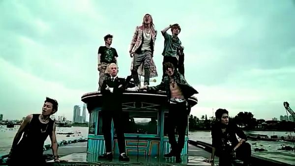 block-b-khoe-clip-hanh-dong-quay-tai-viet-nam