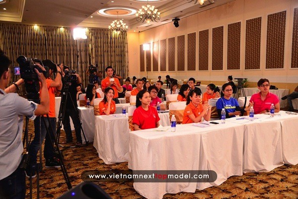 minh-nguyet-chia-tay-voi-vietnams-next-top-model-2012