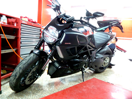 quai-xe-ducati-diavel-cromo-728-trieu-dong-xuat-hien-tai-hn