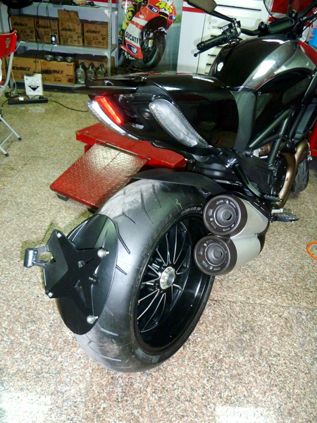 quai-xe-ducati-diavel-cromo-728-trieu-dong-xuat-hien-tai-hn