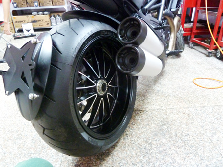 quai-xe-ducati-diavel-cromo-728-trieu-dong-xuat-hien-tai-hn