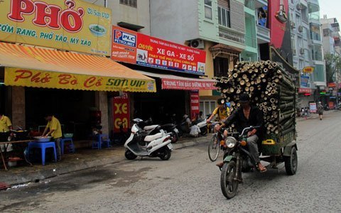 xe-3-banh-tu-che-tung-hoanh-khap-ha-noi