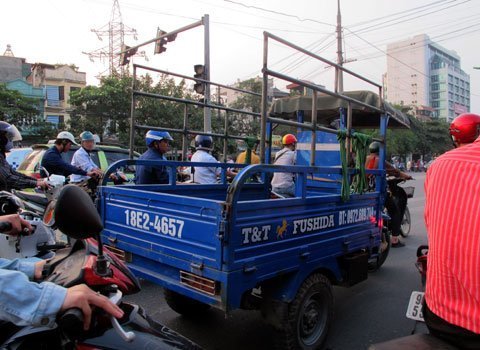 xe-3-banh-tu-che-tung-hoanh-khap-ha-noi