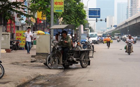 xe-3-banh-tu-che-tung-hoanh-khap-ha-noi