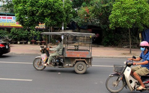 xe-3-banh-tu-che-tung-hoanh-khap-ha-noi