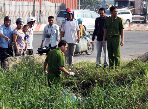 phat-hien-thi-the-nam-thanh-nien-cam-dau-xuong-ho