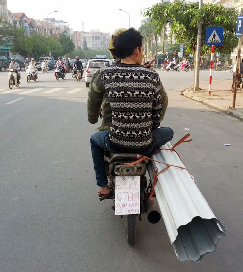 xe-may-bien-so-la-cho-cong-kenh-tren-pho-ha-noi