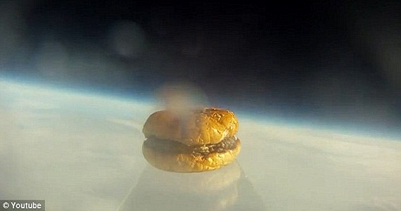 Ngộ nghĩnh ý tưởng đưa bánh hamburger vào không gian 3
