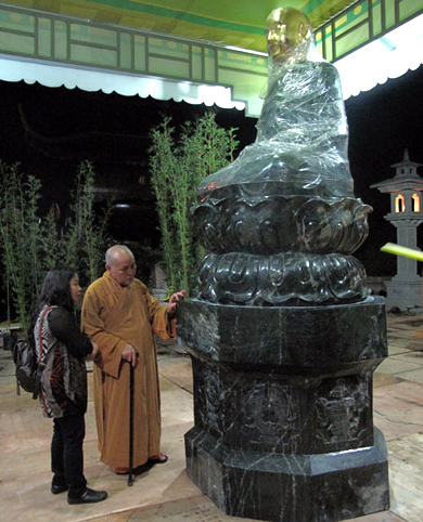 Tượng Phật hoàng bằng ngọc lớn nhất Việt Nam 2
