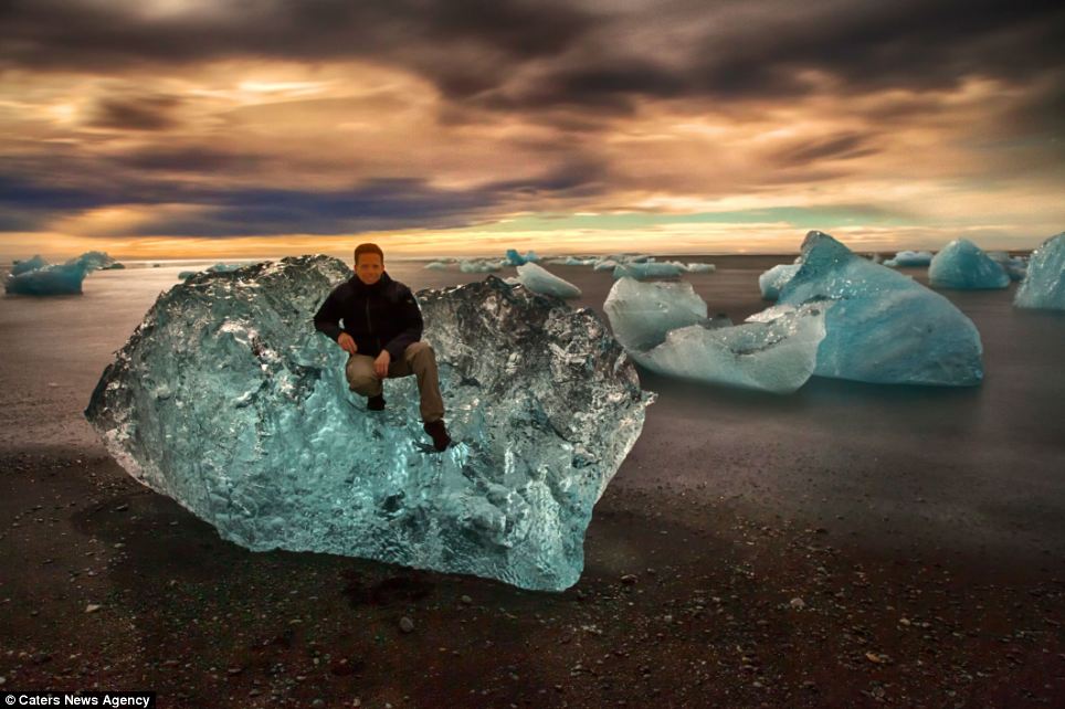 Sắc xanh hút hồn của những tảng băng trôi ở Iceland 7