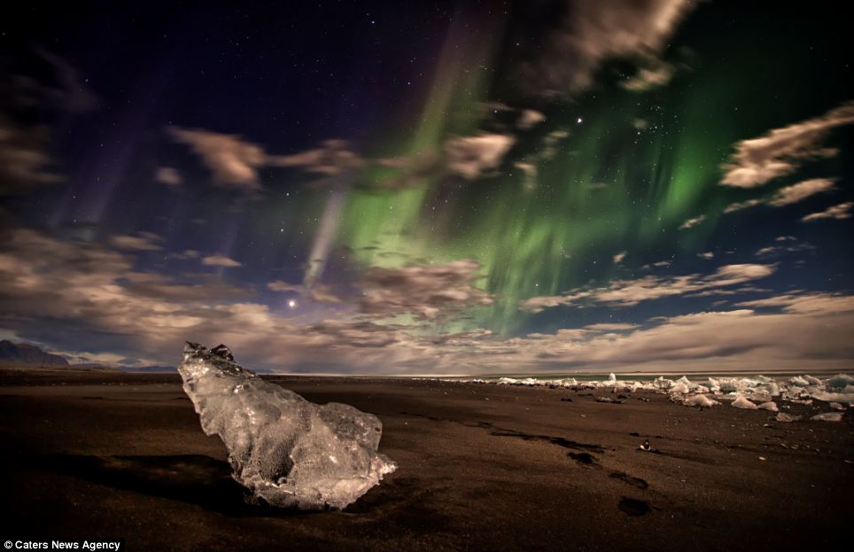 Sắc xanh hút hồn của những tảng băng trôi ở Iceland 6