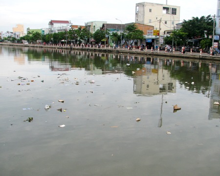 Cần Thơ: Ngập tràn rác trong ngày phát động...tuyến đường kiểu mẫu 3