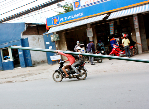 Muôn kiểu giao thông trên đường Hà Nội 2