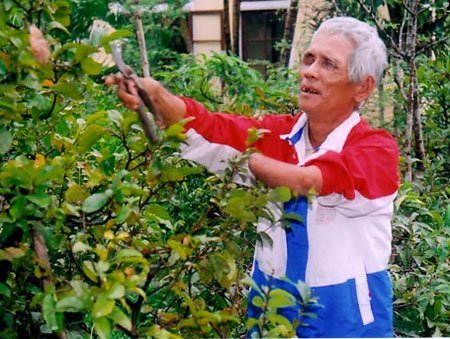 Người đàn ông hỏng mắt, cụt tay, ăn mày thành tỷ phú 1