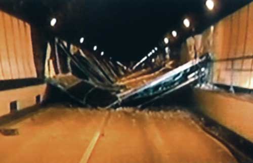 Lục soát công ty đường cao tốc về vụ sập đường hầm 1