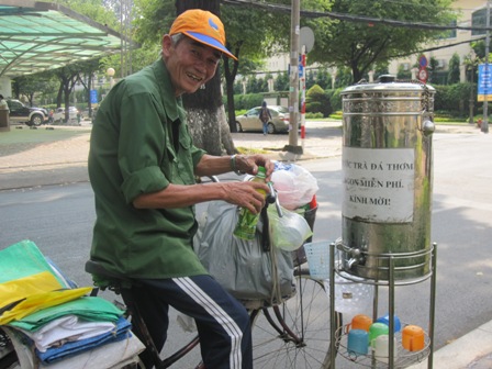 TPHCM: Tuyến đường phục vụ trà đá miễn phí cho người nghèo 4