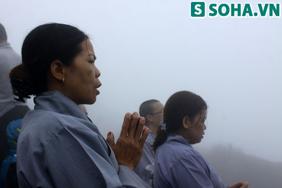 9h30: Nhà sư "nhất bộ nhất bái" đặt chân lên đỉnh chùa Đồng 6