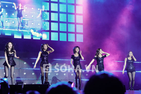 Fan Việt "lắc lư" cùng Wonder Girls 1