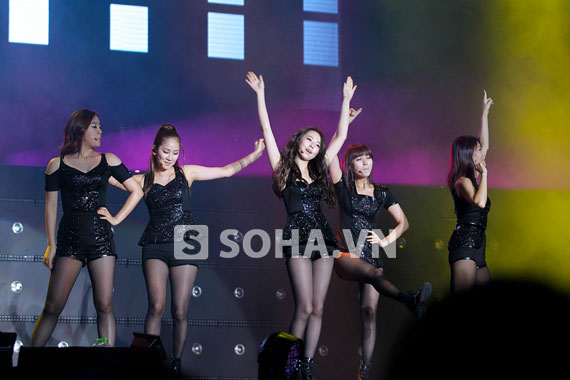 Fan Việt "lắc lư" cùng Wonder Girls 4