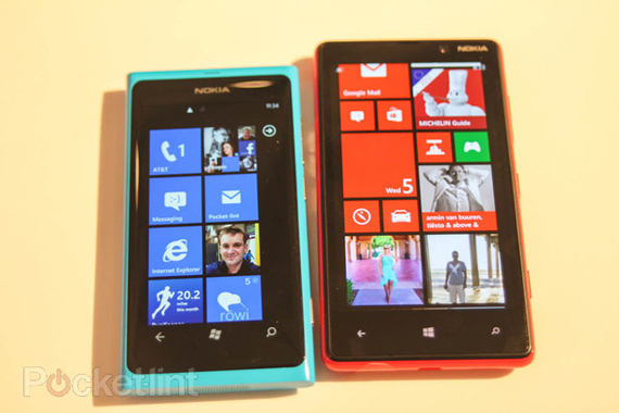 nokia-lumia-920-va-lumia-820-xuat-hien-long-lanh-ngay-ra-mat