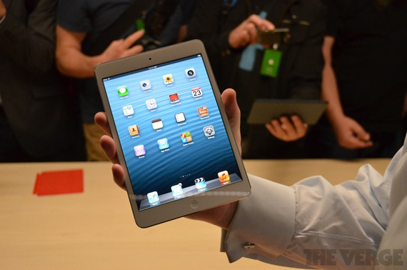 nong-bong-tay-voi-hinh-anh-dau-tien-cua-ipad-mini