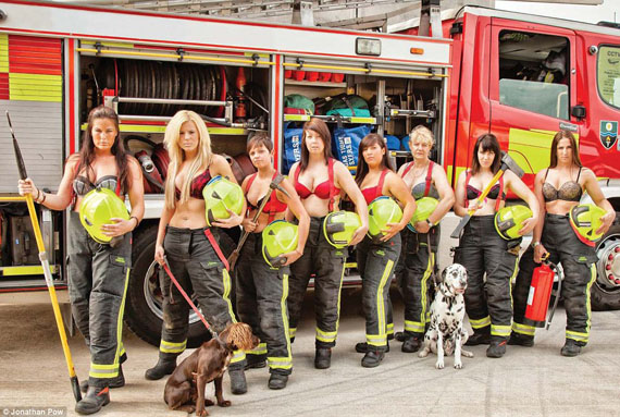 Mỹ nữ cứu hỏa "lột đồ" chụp ảnh từ thiện 7