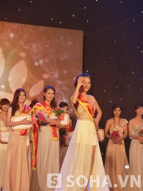 Người đẹp Hằng Nga đăng quang Imiss Thăng Long 2012 12