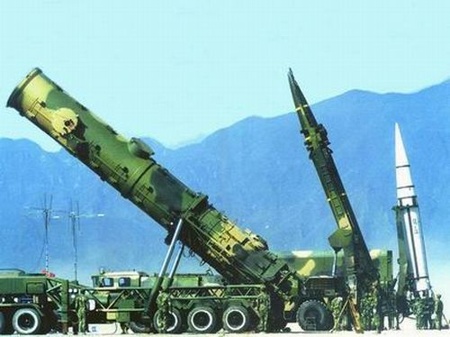 Trung Quốc cũng đã phóng thử 2 lần tên lửa chiến lược dòng Đông Phong có khả năng đe dọa tới Mỹ