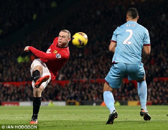 Sir Alex ngày càng coi trọng Van Persie hơn Rooney 2