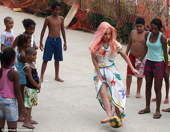 Lady Gaga công khai tình yêu với Rio Ferdinand? 2