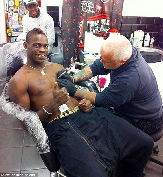 Balotelli chính thức làm “bố trẻ con” 3