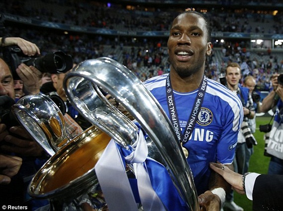 Sao Chelsea ăn chơi đập phá với Drogba 4