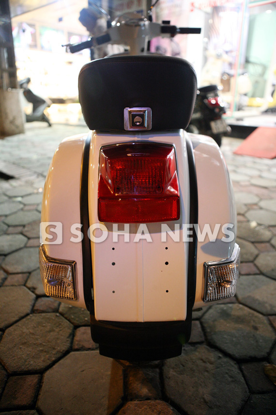 choang-voi-gia-piaggio-px-125-nhap-tai-ha-noi