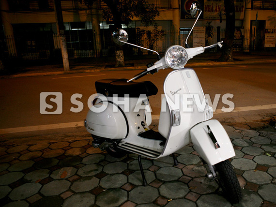 choang-voi-gia-piaggio-px-125-nhap-tai-ha-noi