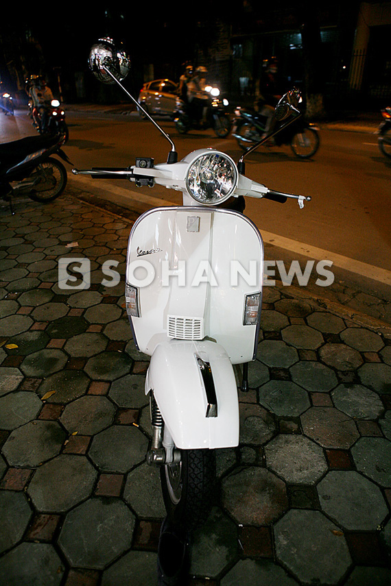 choang-voi-gia-piaggio-px-125-nhap-tai-ha-noi