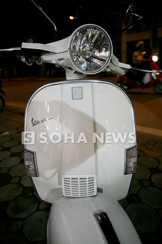 choang-voi-gia-piaggio-px-125-nhap-tai-ha-noi