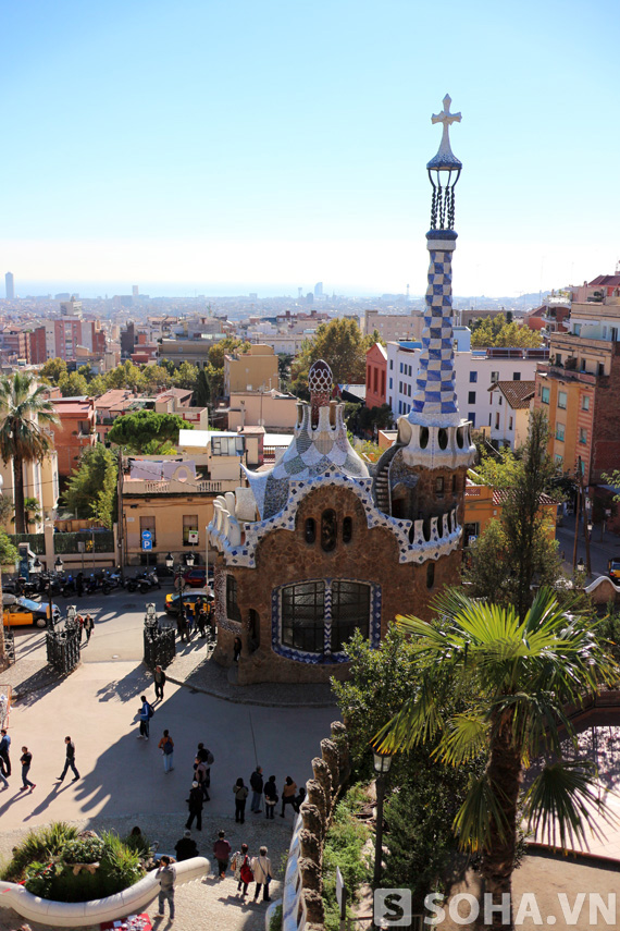 Công viên Guell với những nét kiến trúc điển hình của kiến trúc sư nổi tiếng Antoni Gaudi